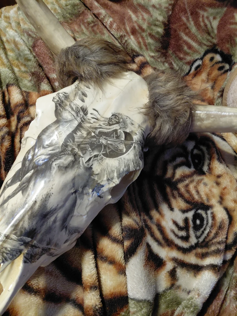 Decorative Western Skull with Horse Artwork - White/Brown